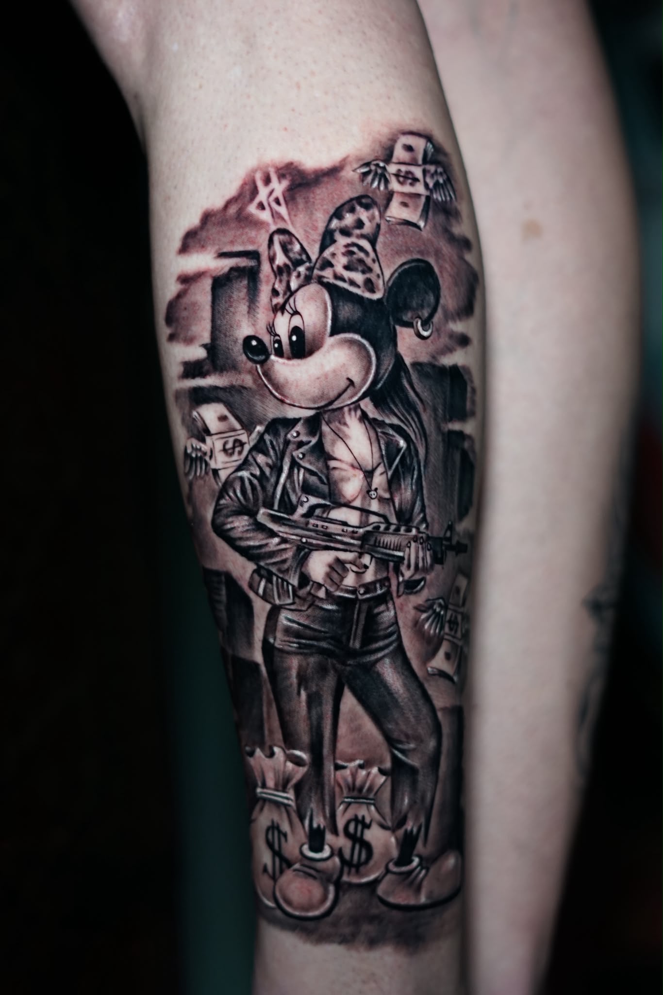 F&aacute;bio Manjua - Black & Grey / Leg Piece